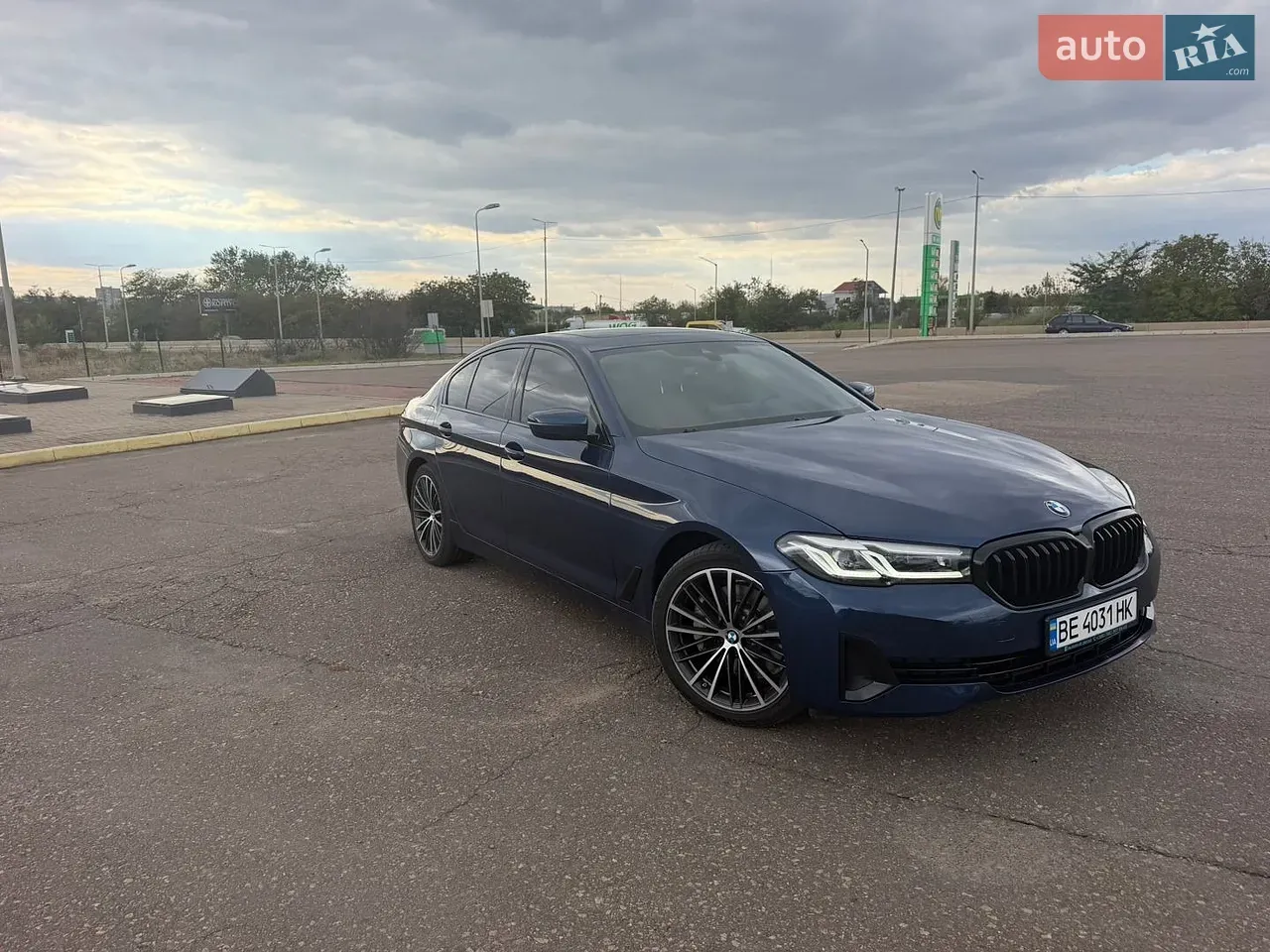 BMW 5 Series 2023 photo 2