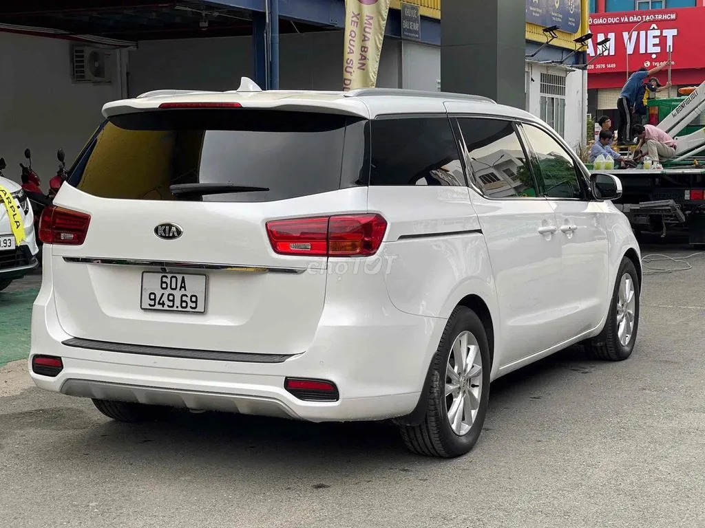 Kia Sedona 2021 photo 3