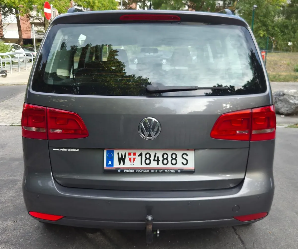 Volkswagen Touran 2012 photo 3