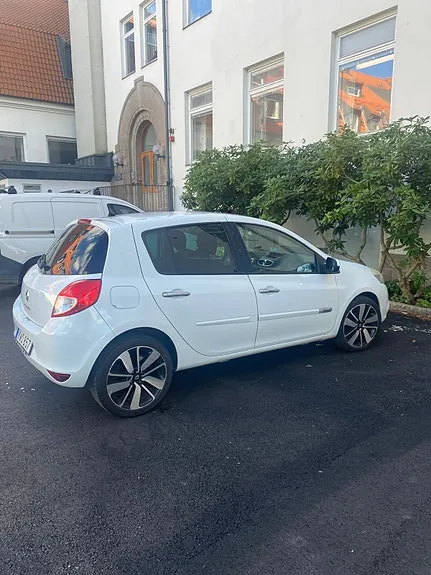 Renault Clio 2010 photo 2
