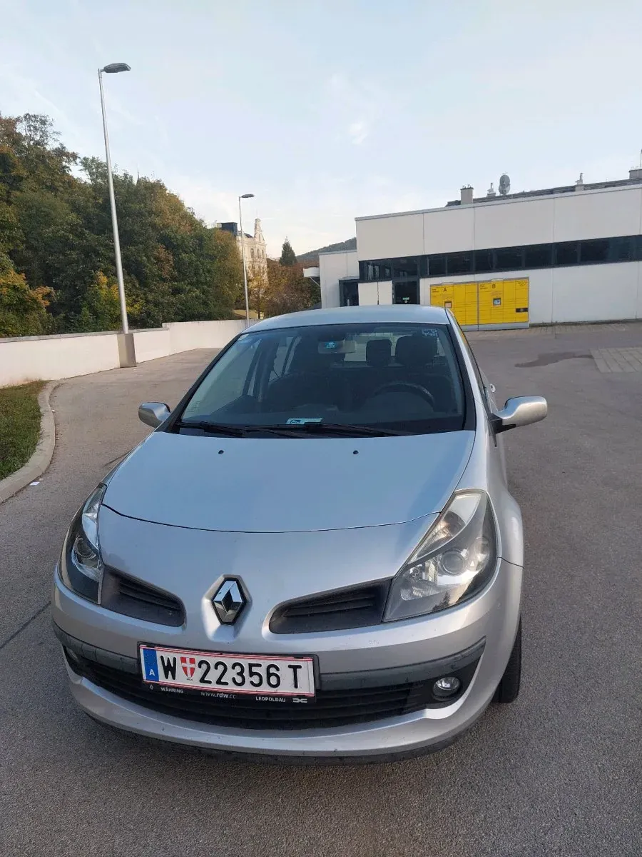 Renault Clio 2006 photo 2