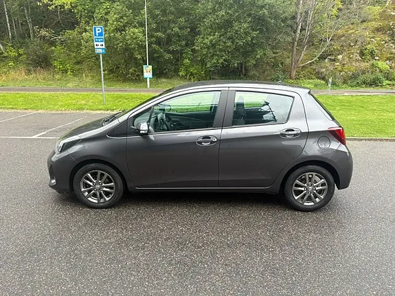 Toyota Yaris 2015 photo 2