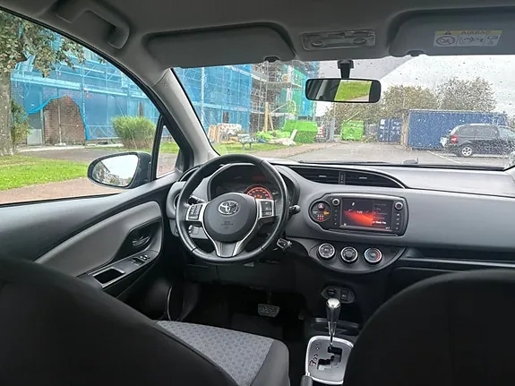 Toyota Yaris 2015 photo 3