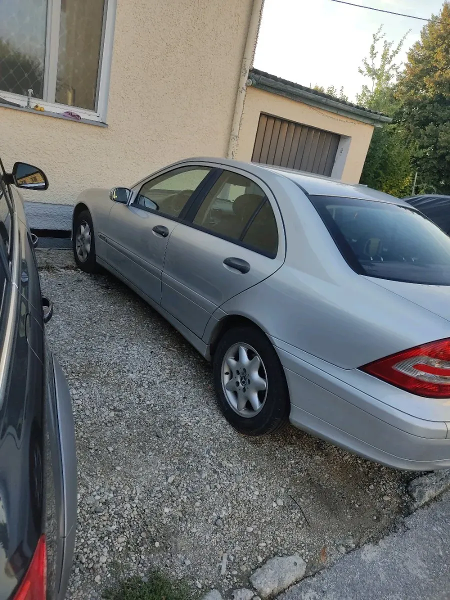 Mercedes-Benz C-Class 2004 photo 3