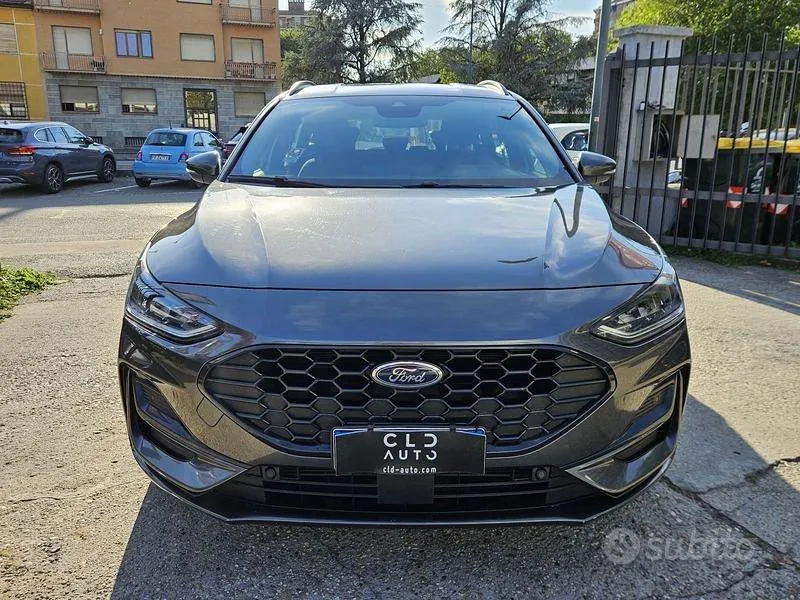 Ford Focus 2023 photo 2