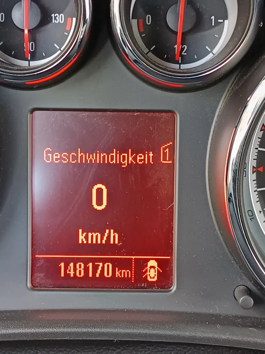 Opel Astra 2012 photo 3