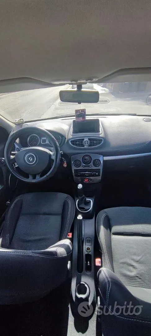 Renault Clio 2010 photo 5