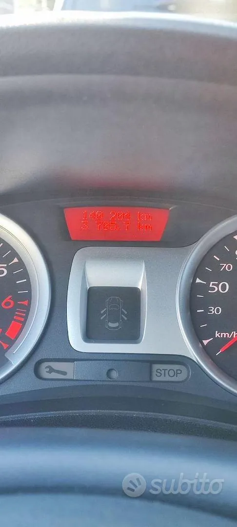 Renault Clio 2010 photo 2