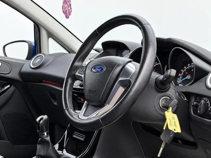 Ford Fiesta 2016 photo 2