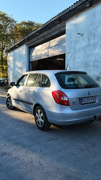 Skoda Fabia 2011 photo 3
