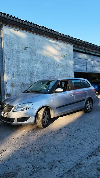 Skoda Fabia 2011 photo 2