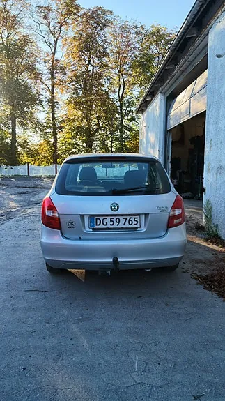 Skoda Fabia 2011 photo 4