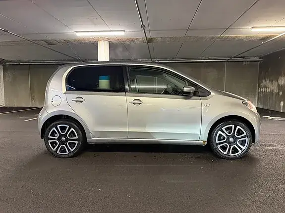 Volkswagen Up 2013 photo 4