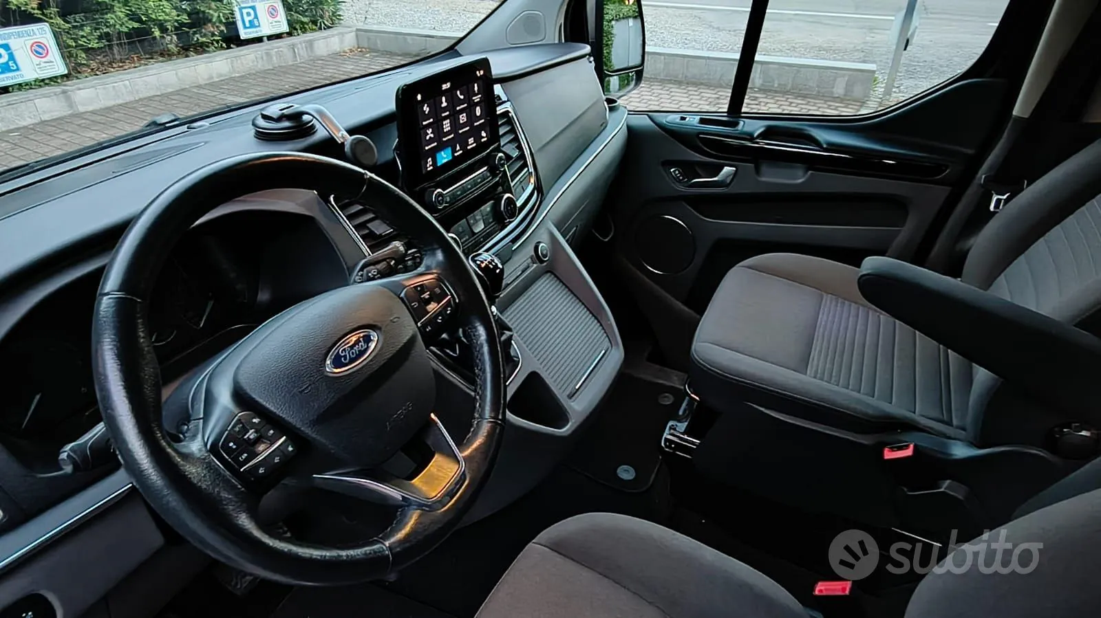 Ford Tourneo Custom 2020 photo 2