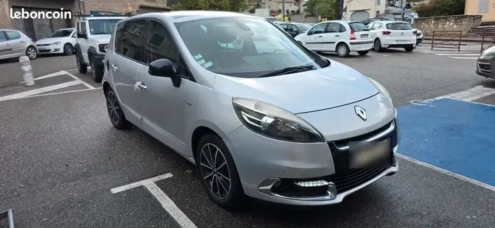 Renault Scenic 2013 photo 2
