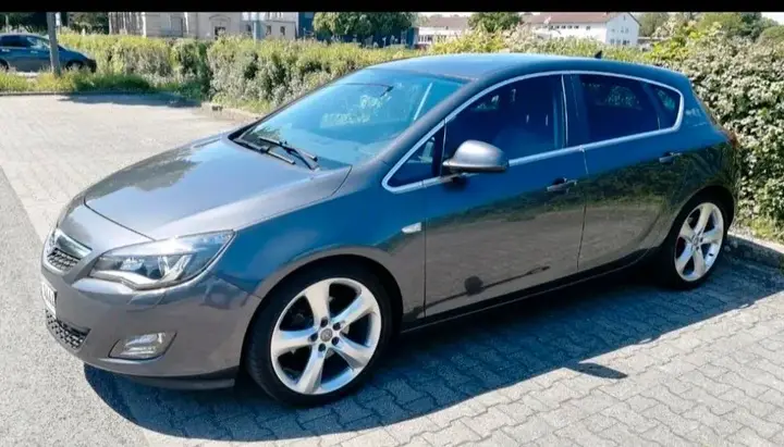 Opel Astra J