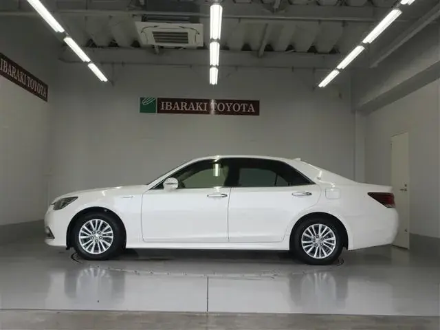 Toyota Crown 2015 photo 2