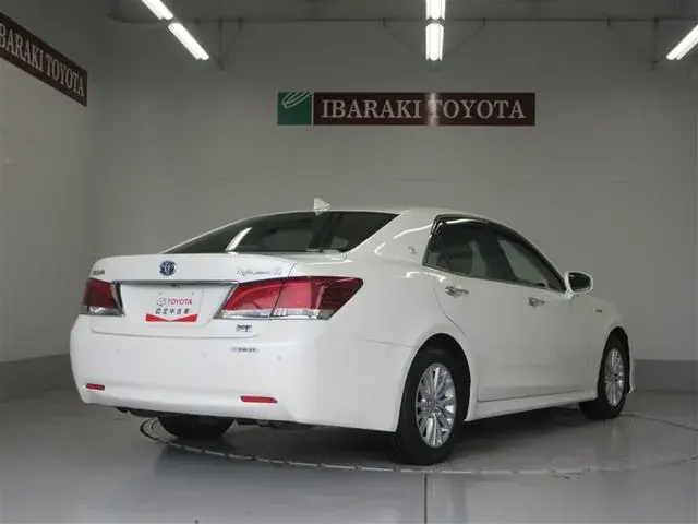 Toyota Crown 2015 photo 3