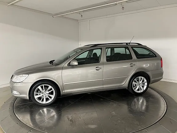 Skoda Octavia 2010 photo 3