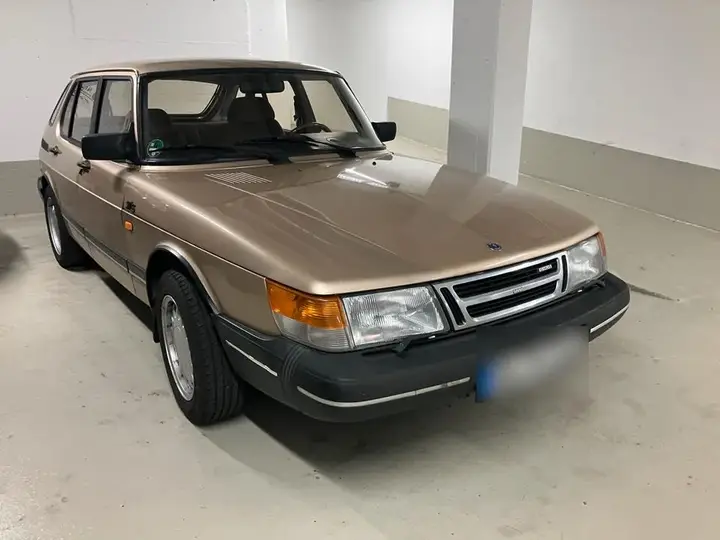 Saab 900