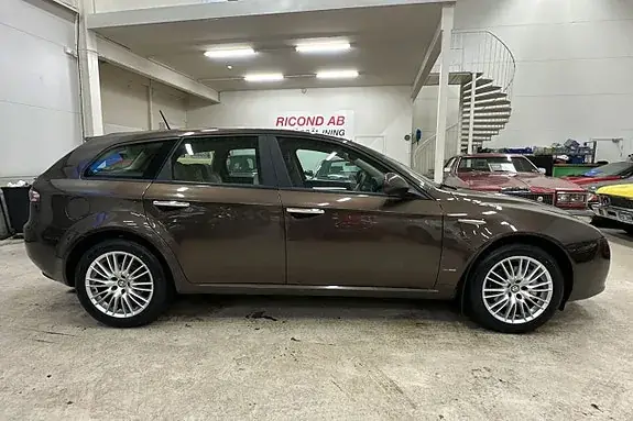 Alfa Romeo 159 2009 photo 2
