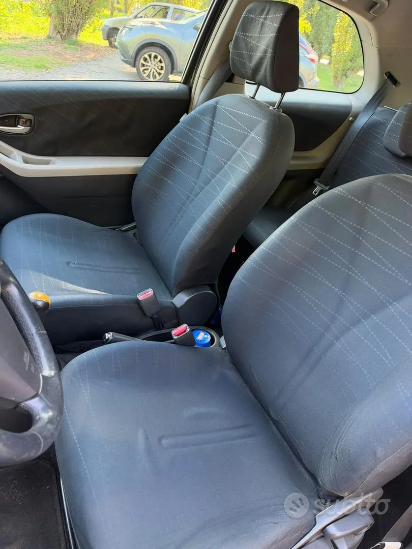 Toyota Yaris 2006 photo 4