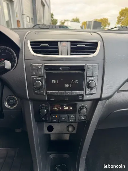 Suzuki Swift 2012 photo 4
