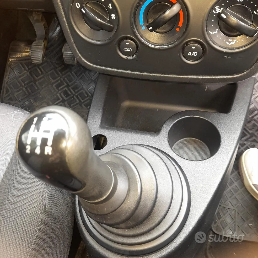 Ford Fiesta 2008 photo 2