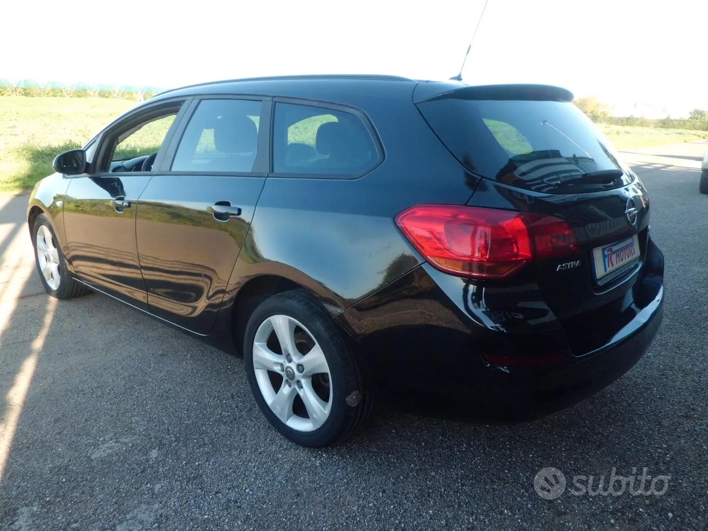 Opel Astra 2011 photo 4