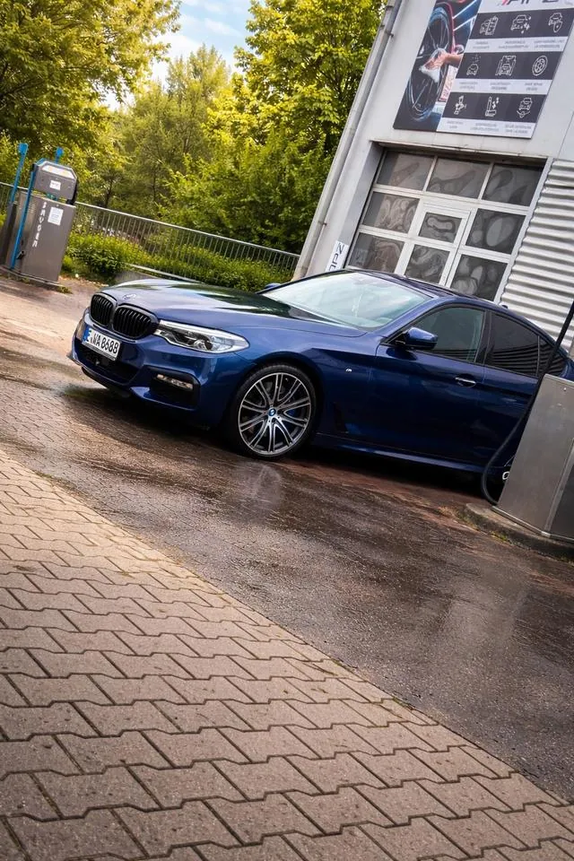 BMW G30