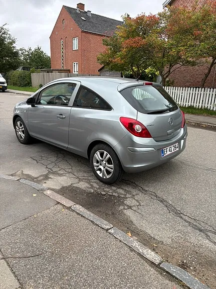 Opel Corsa 2010 photo 2
