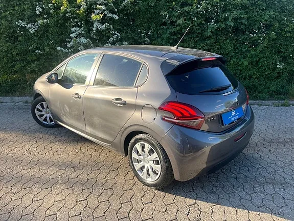 Peugeot 208 2018 photo 3
