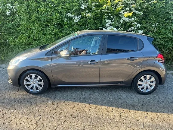 Peugeot 208 2018 photo 2