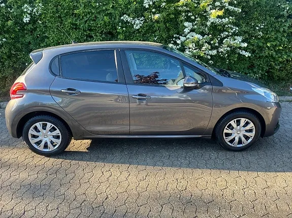Peugeot 208 2018 photo 5