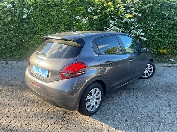 Peugeot 208 2018 photo 4