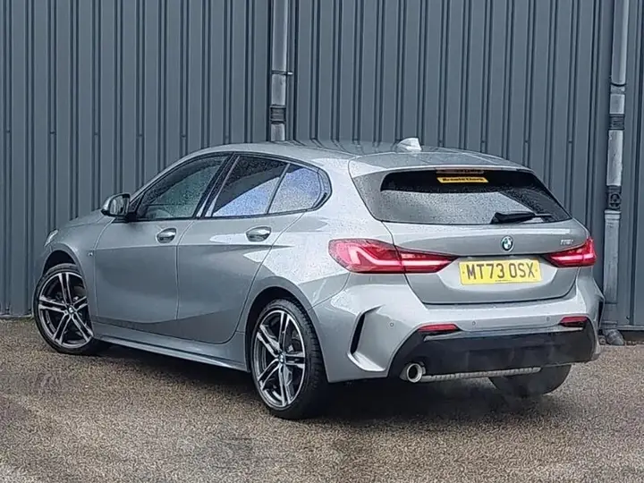 BMW 1 Series 2023 photo 2