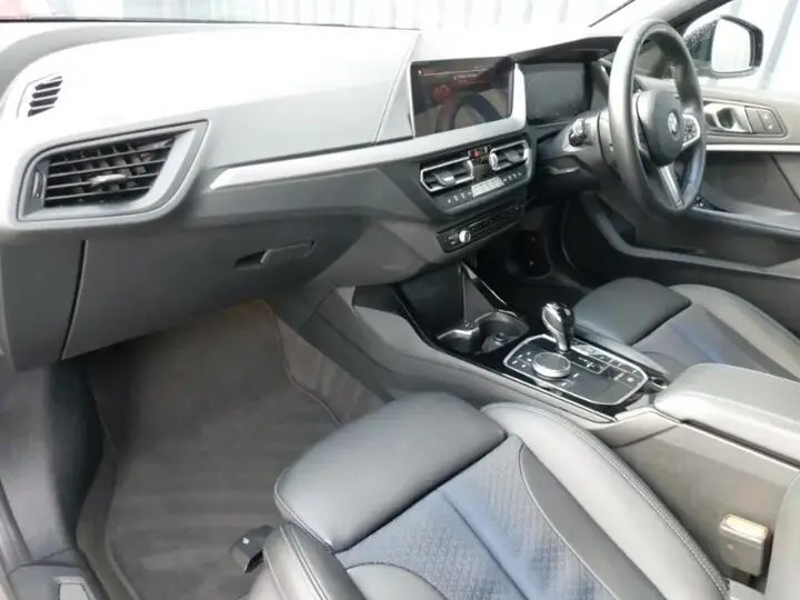 BMW 1 Series 2023 photo 5