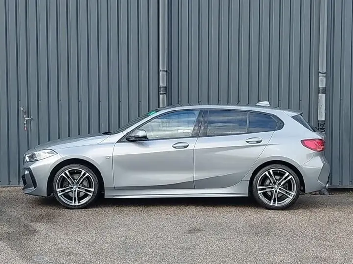 BMW 1 Series 2023 photo 4