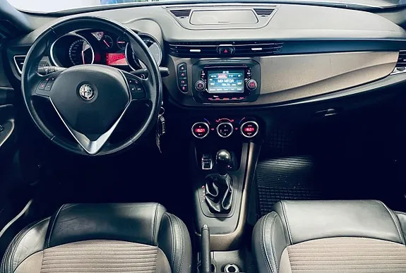 Alfa Romeo Giulietta 2015 photo 5