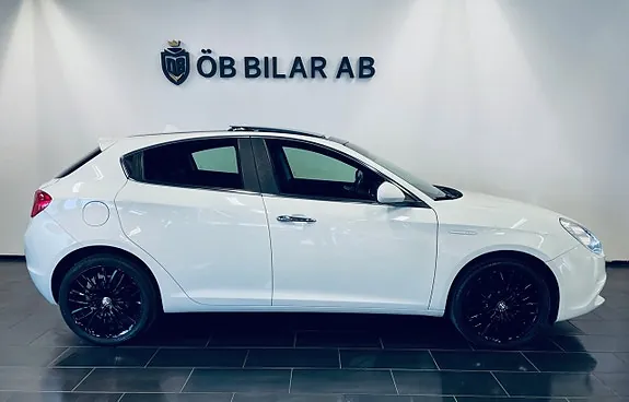 Alfa Romeo Giulietta 2015 photo 2