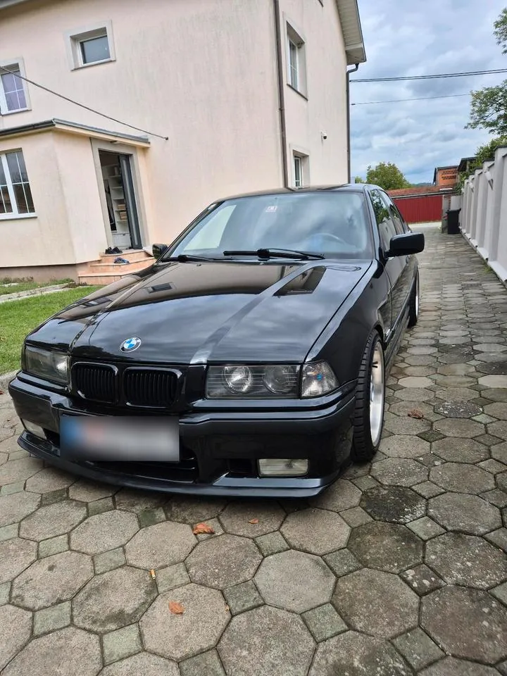 BMW 328I