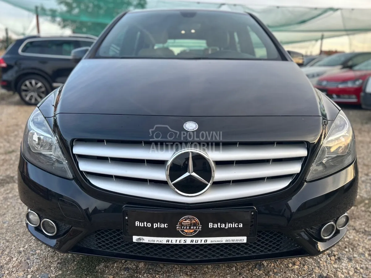 Mercedes-Benz B 180 2013 photo 3