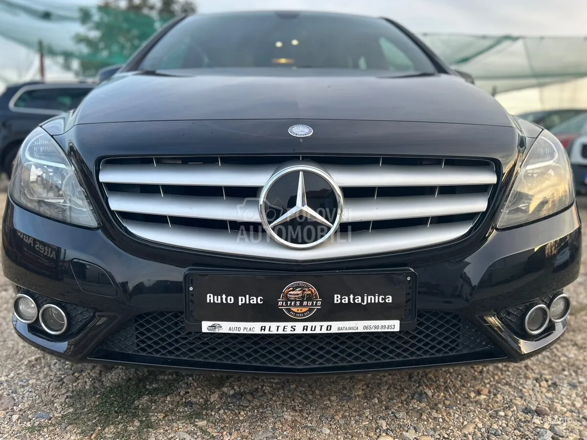 Mercedes-Benz B 180 2013 photo 4