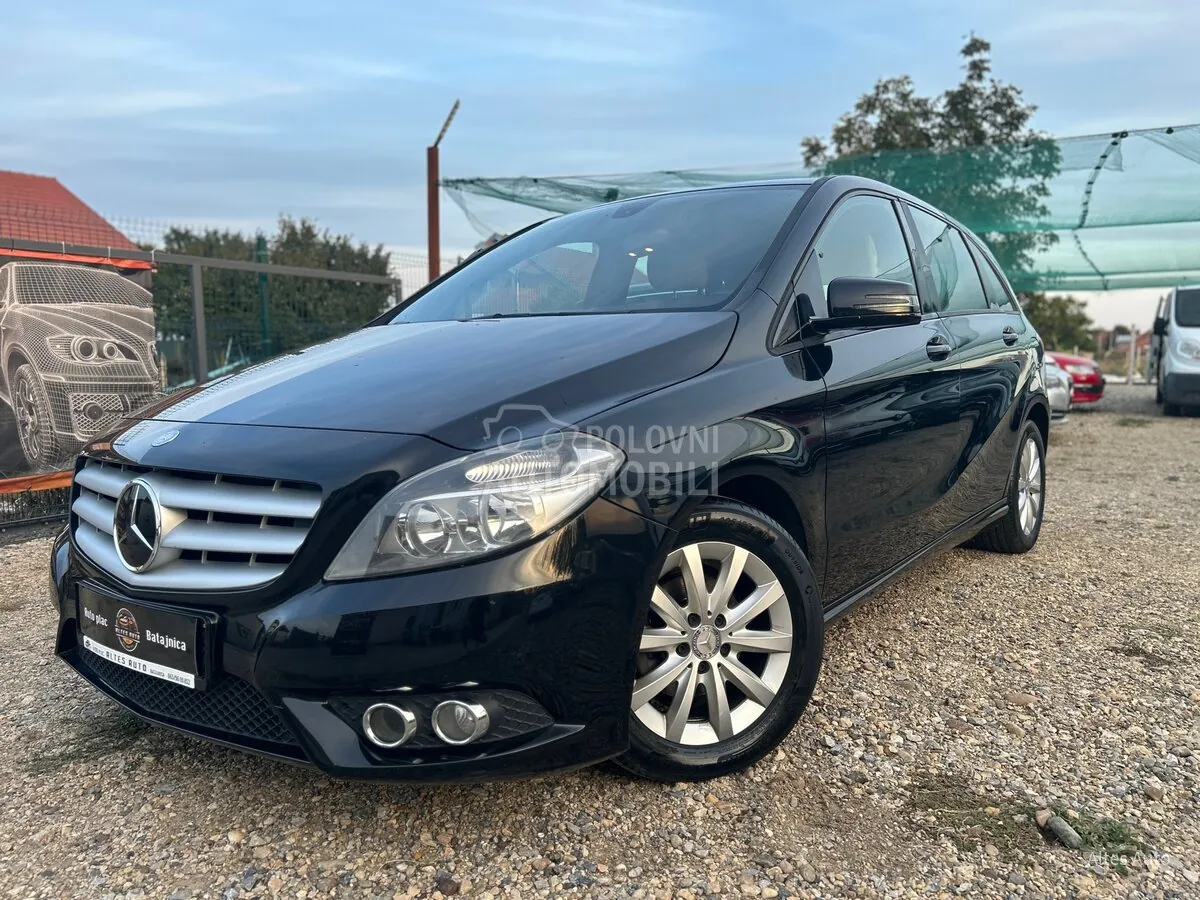 Mercedes-Benz B 180 2013 photo 2