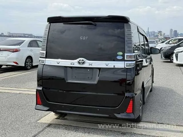 Toyota Voxy Zs 2019 photo 4