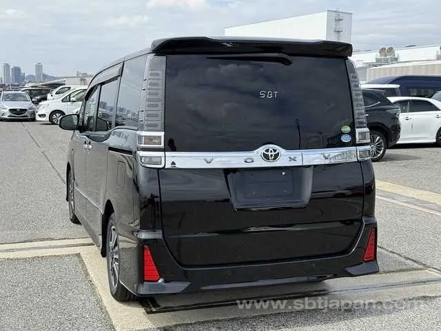 Toyota Voxy Zs 2019 photo 3