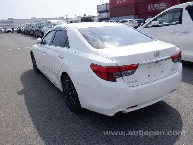 Toyota Mark X 2013 photo 3