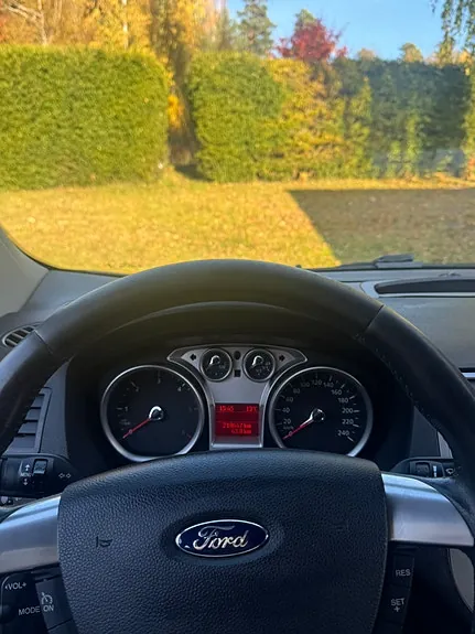 Ford Kuga 2011 photo 3