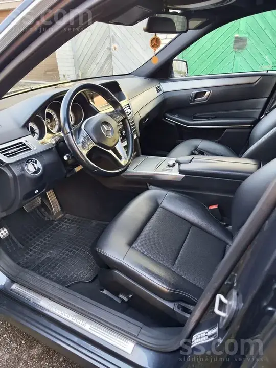 Mercedes-Benz E200 2013 photo 4