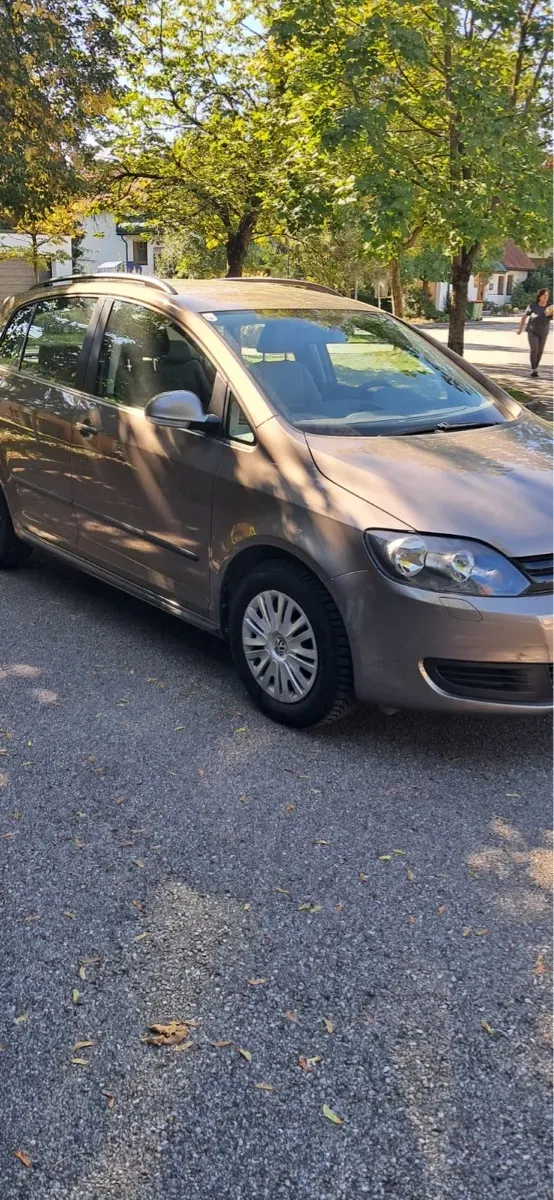 Volkswagen Golf 2011 photo 2